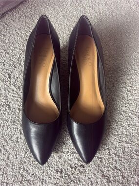 Franco Sarto Black Pointed-Toe Women's Pumps